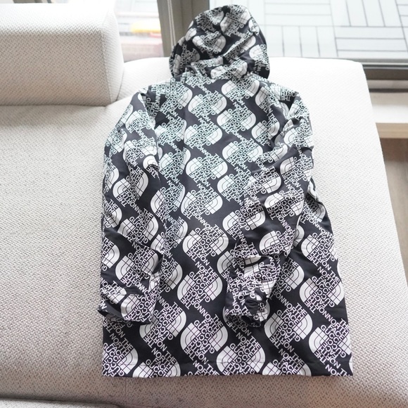 Gucci x The North Face all over logo hooded windbreaker - Picture 8 of 8